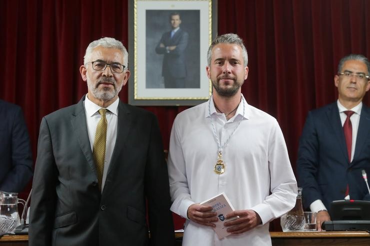 Arquivo - O candidato do BNG, Rubén Arroxo toma posesión da acta de concelleiro xunto ao concelleiro, Miguel Fernández, durante a sesión de constitución do Concello de Lugo, a 17 de xuño de 2023, en Lugo, Galicia (España). Os case 8.100 concellos. Carlos Castro - Europa Press - Arquivo / Europa Press