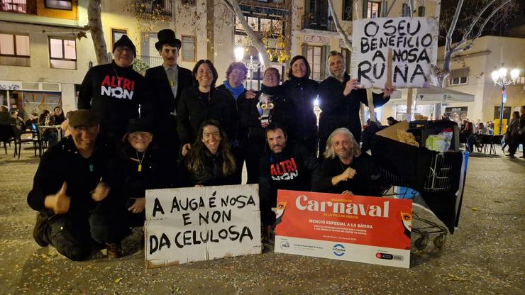 Comparsa 'Altri Non' no desfile de entroido do barrio de Gràcia en Barcelona. Foto cedida.